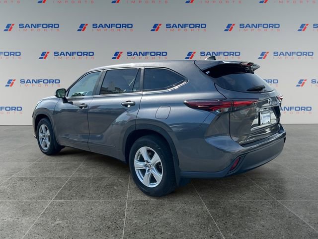 Used 2024 Toyota Highlander LE FWD image 3