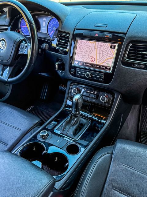 Used 2013 Volkswagen Touareg Sport image 31