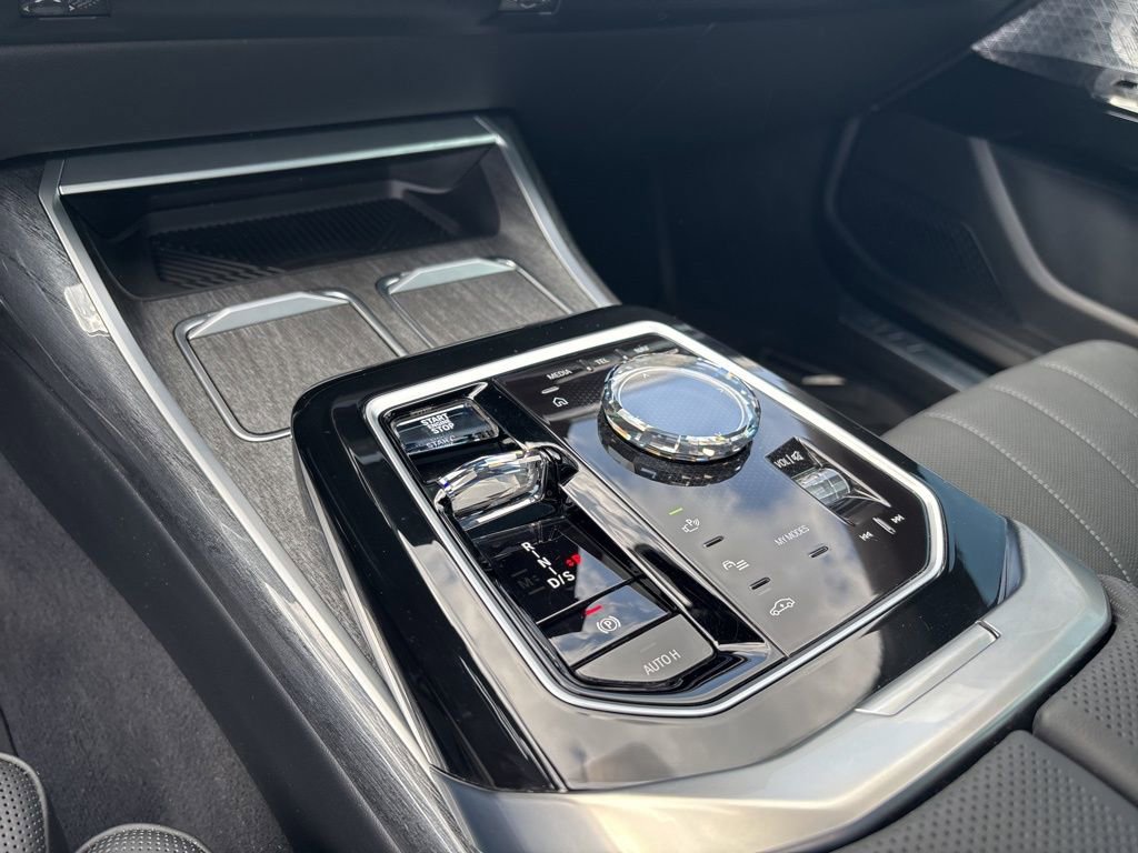 Used 2023 BMW 760i xDrive w/ Luxury Rear Seating Package image 19