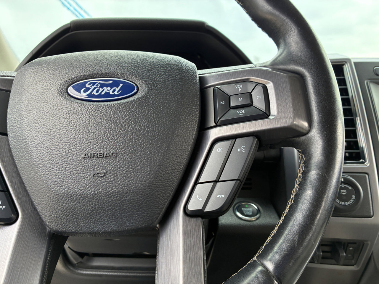 Used 2019 Ford Expedition Platinum image 32