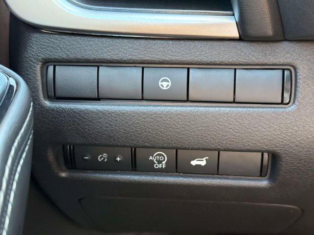 Used 2025 Nissan Rogue SV AWD/4WD image 31