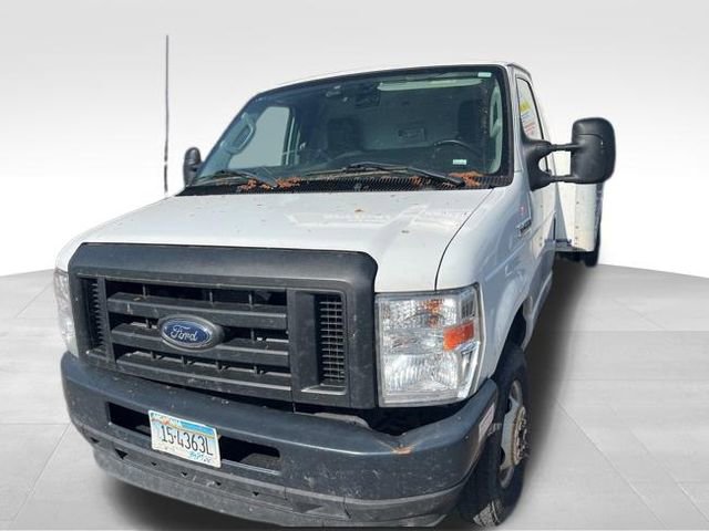 Used 2022 Ford E-450 and Econoline 450 Super Duty RWD image 2