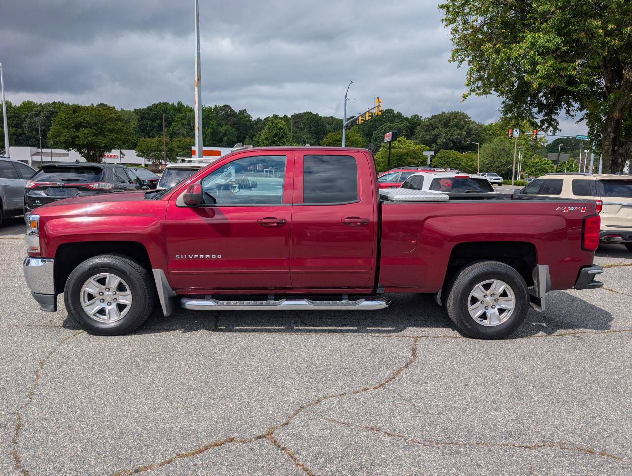 Used 2017 Chevrolet Silverado 1500 LT w/ All Star Edition AWD/4WD image 2
