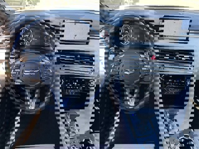 Used 2025 Genesis G70 2.5T image 10