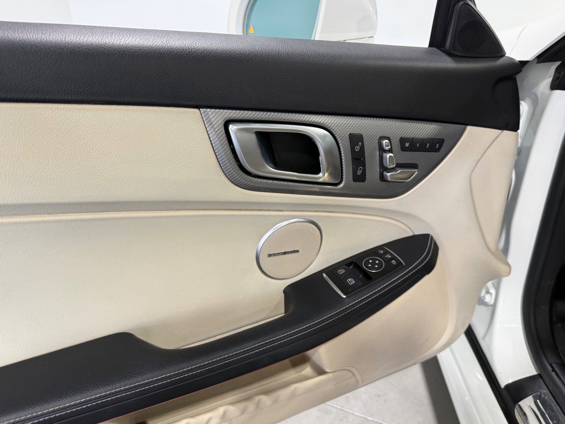 Used 2017 Mercedes-Benz SLC 300 w/ Premium 2 Package image 26