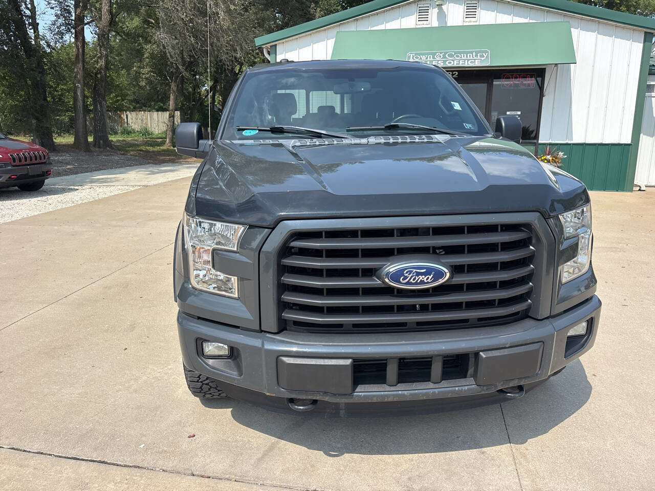 Used 2016 Ford F150 XLT w/ Equipment Group 302A Luxury image 3