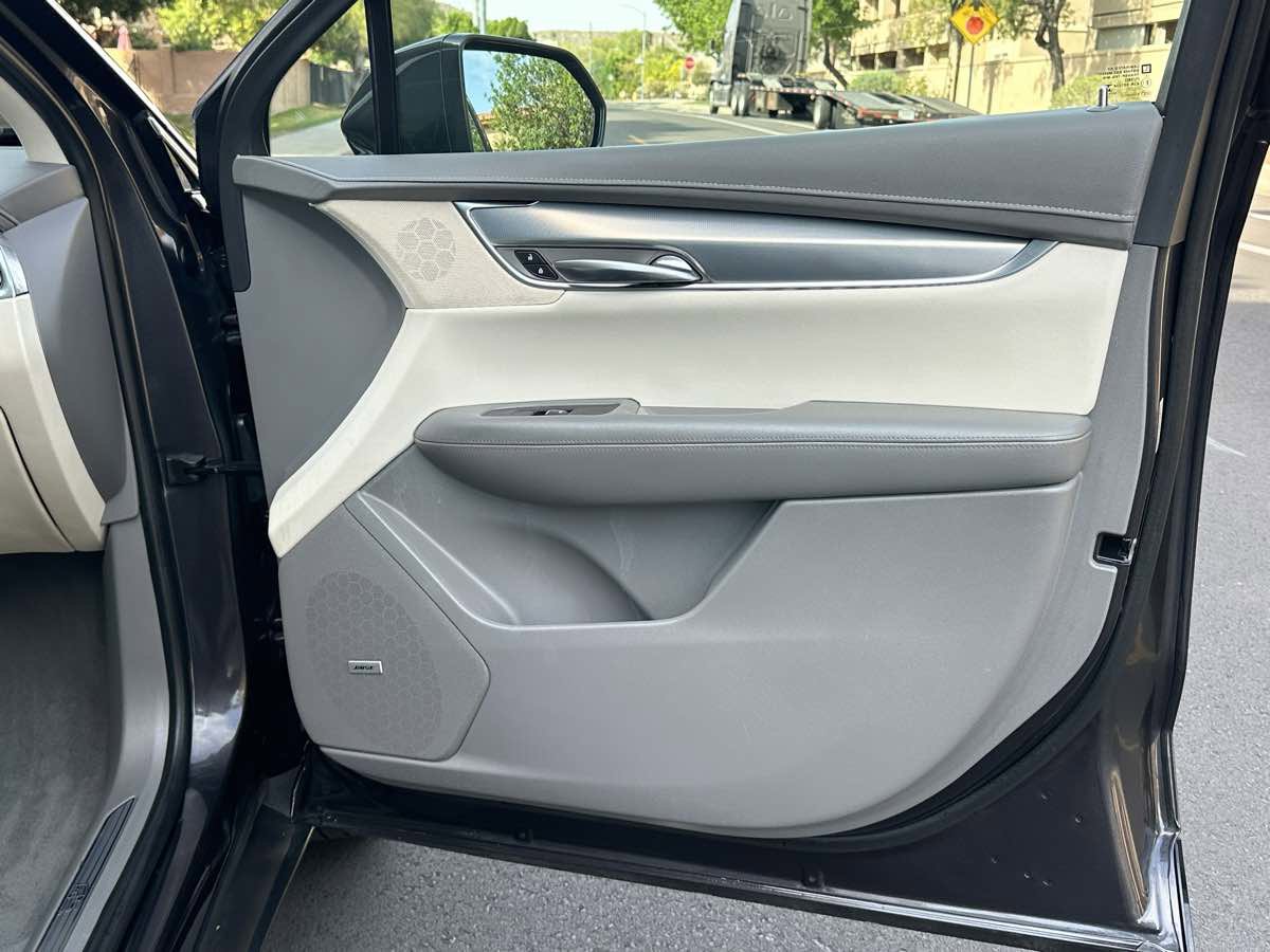 Used 2017 Cadillac XT5 Luxury w/ Driver Awareness Package image 44