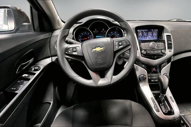 Used 2015 Chevrolet Cruze LT FWD image 9
