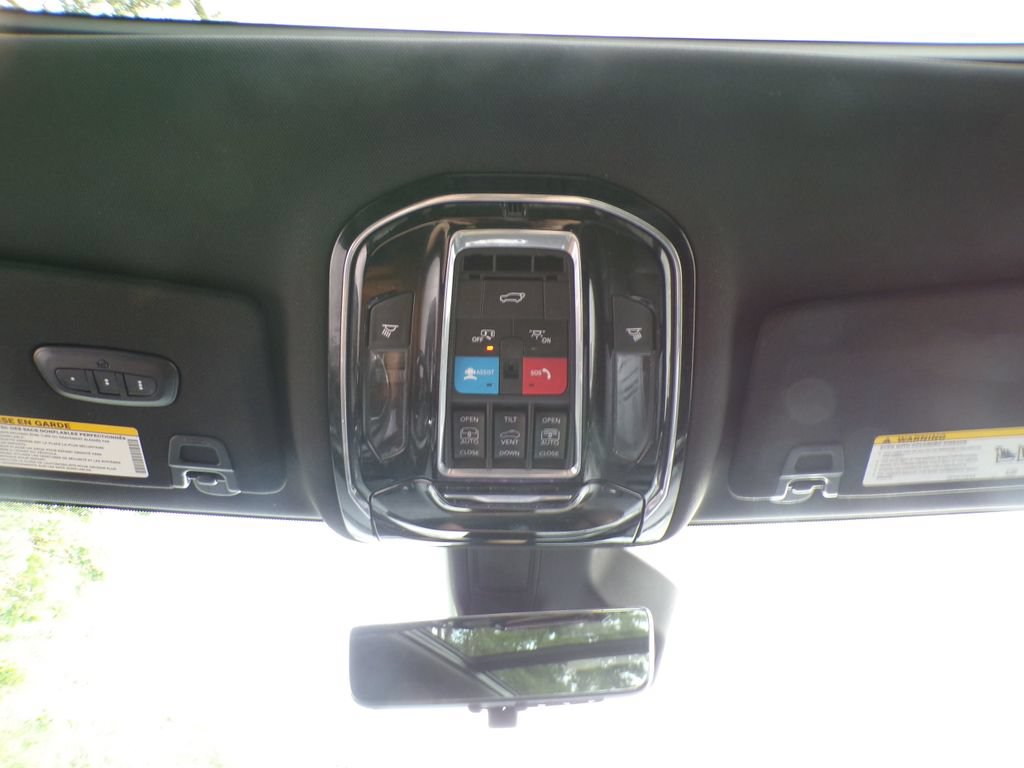 Used 2023 Jeep Grand Cherokee Overland w/ Luxury Tech Group IV AWD/4WD image 27