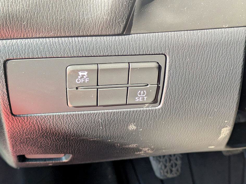 Used 2018 MAZDA MAZDA3 Touring image 16