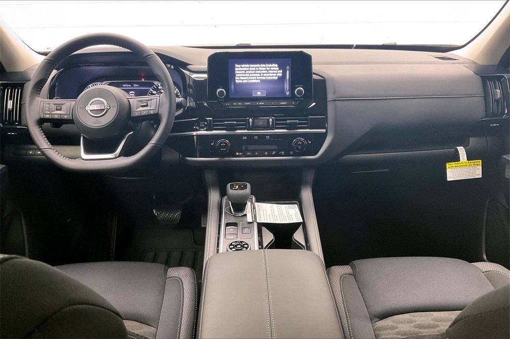 Certified 2025 Nissan Pathfinder SV image 6