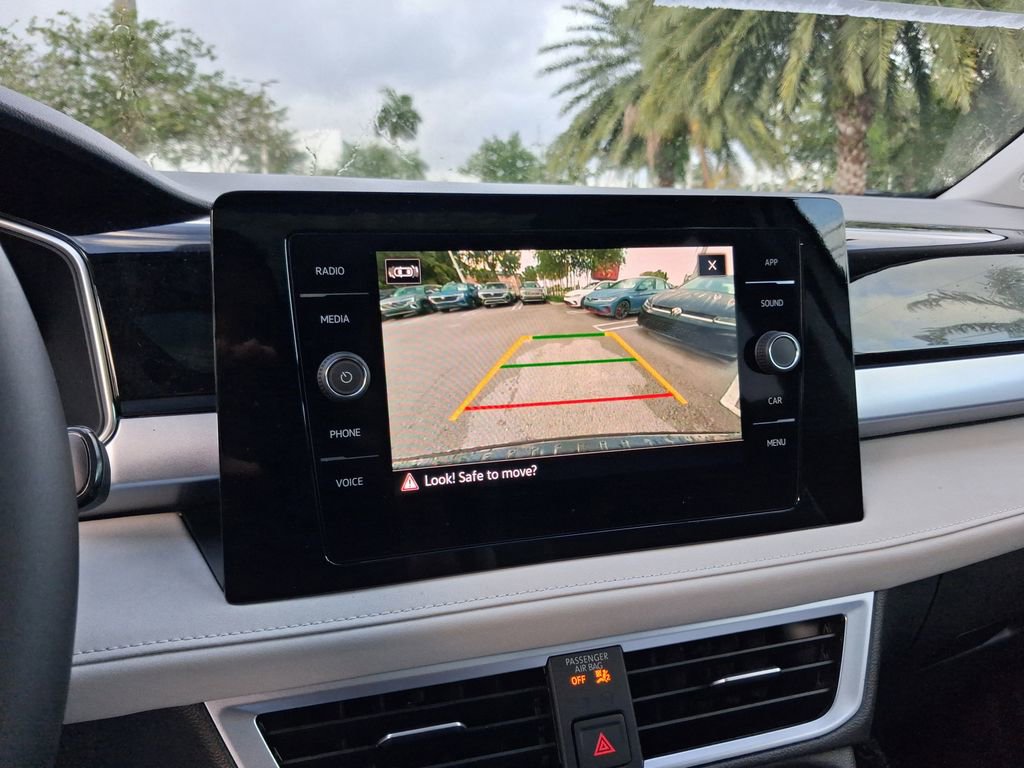 New 2026 Volkswagen Taos SE image 10