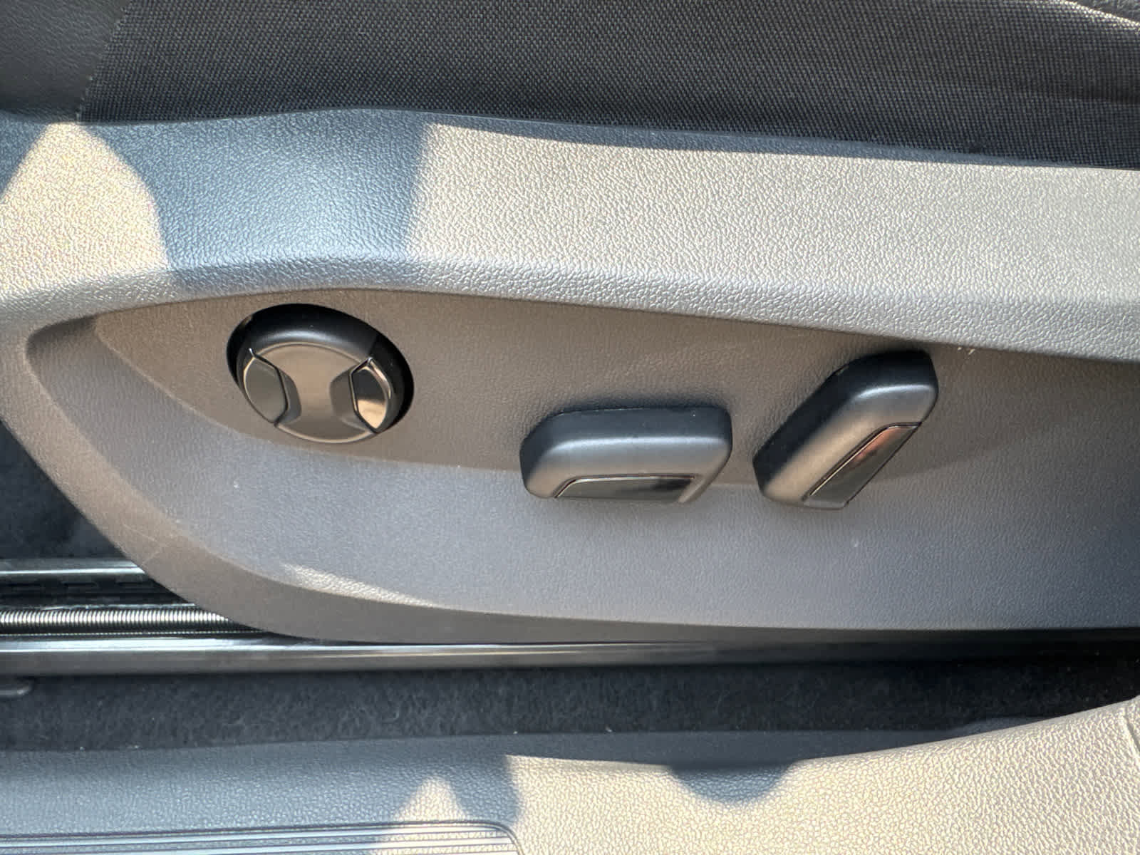 Certified 2024 Volkswagen Tiguan SE image 24