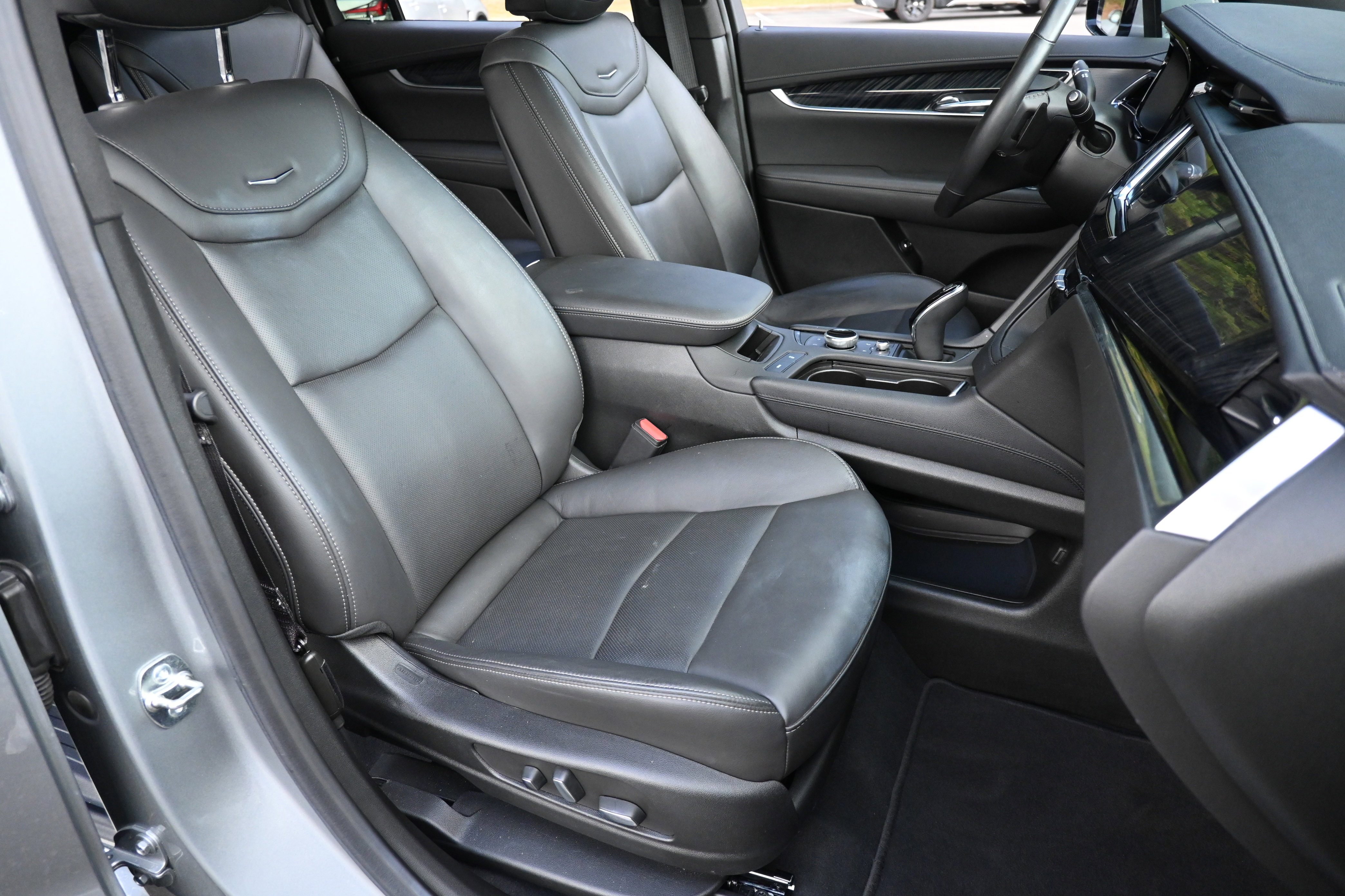 Used 2025 Cadillac XT6 Premium Luxury image 25