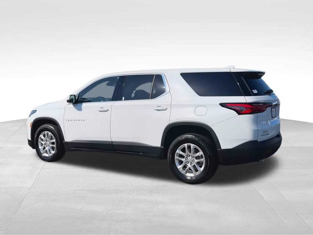 Used 2023 Chevrolet Traverse LS w/ Safety Package FWD image 6