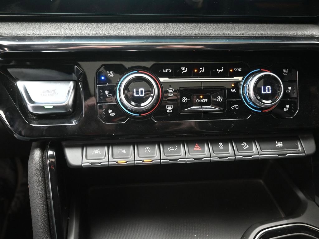 Used 2022 GMC Sierra 1500 AT4 w/ AT4 Premium Package image 9