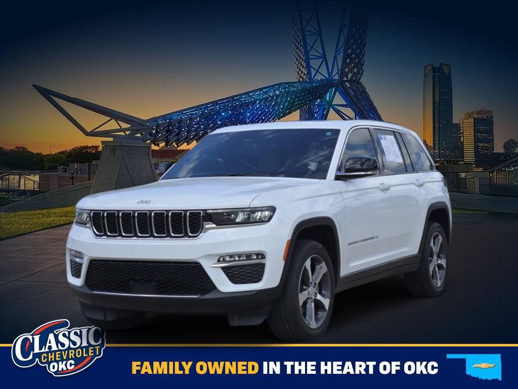 Used 2024 Jeep Grand Cherokee Limited AWD/4WD image 3