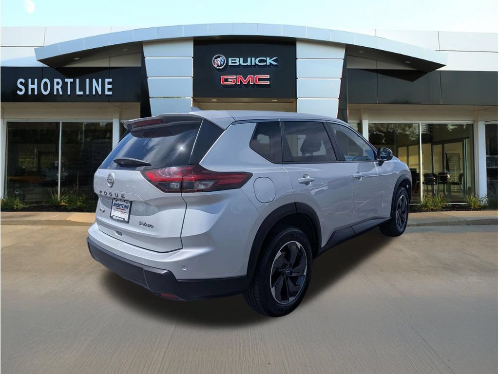 Used 2024 Nissan Rogue SV AWD/4WD image 3