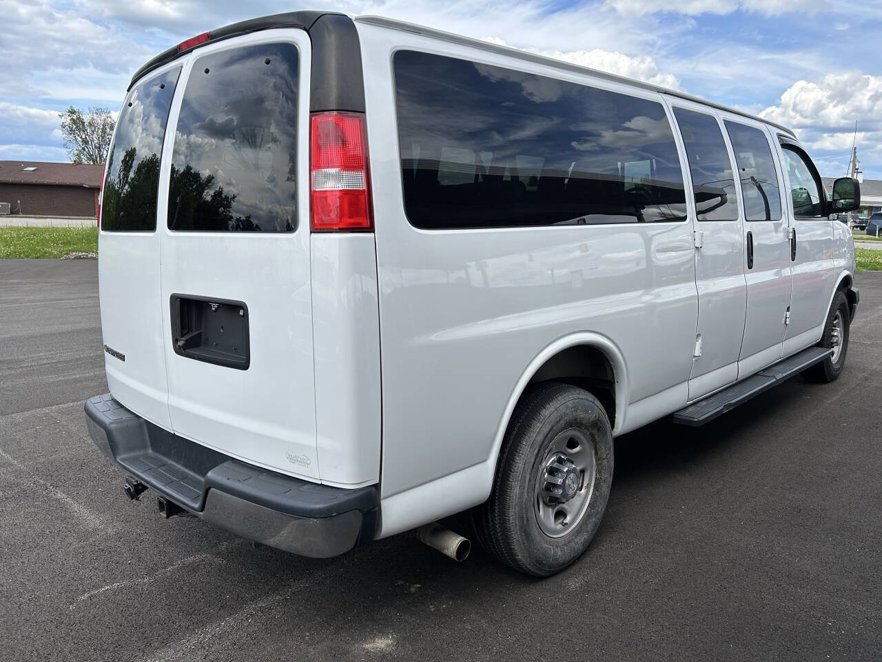 Used 2020 Chevrolet Express 3500 LT w/ LT Preferred Equipment Group RWD image 7