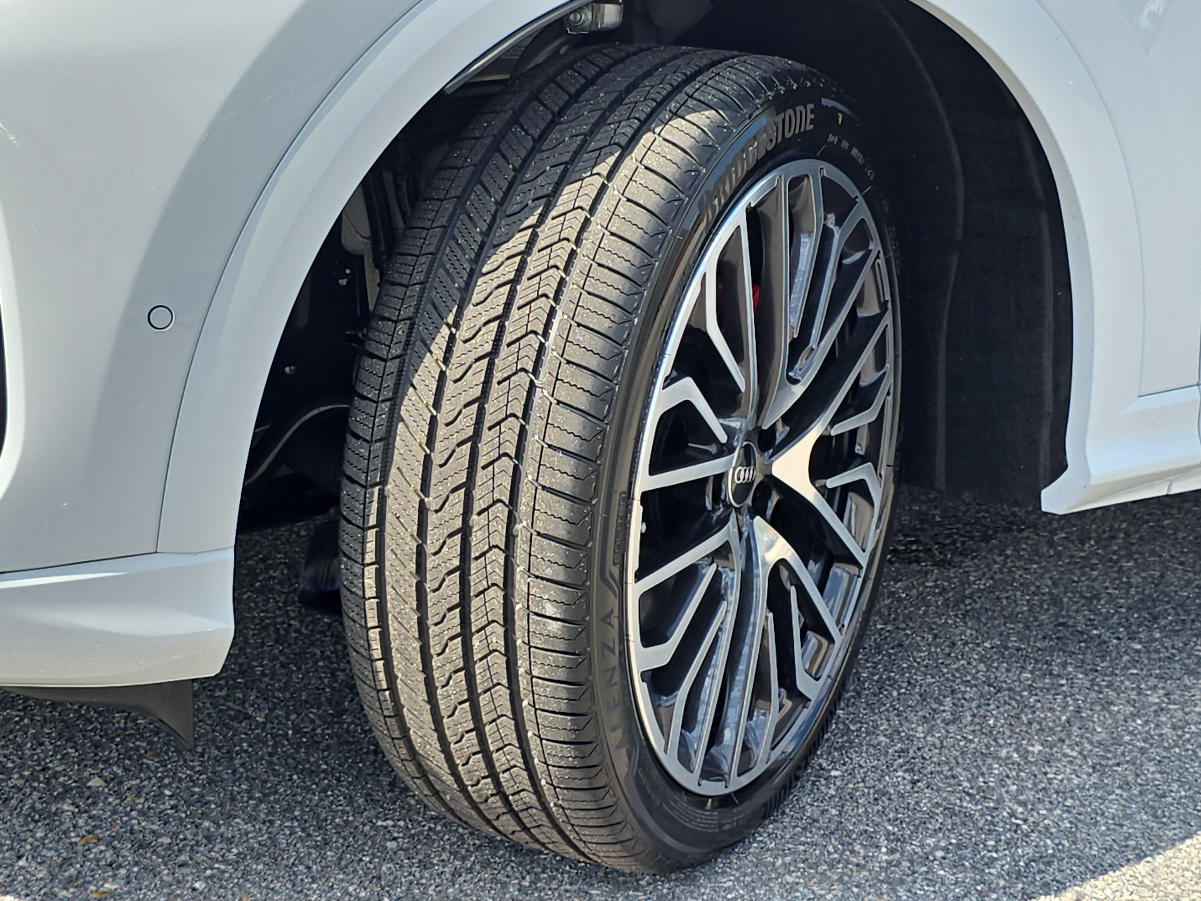 New 2026 Audi SQ5 Prestige AWD/4WD image 32