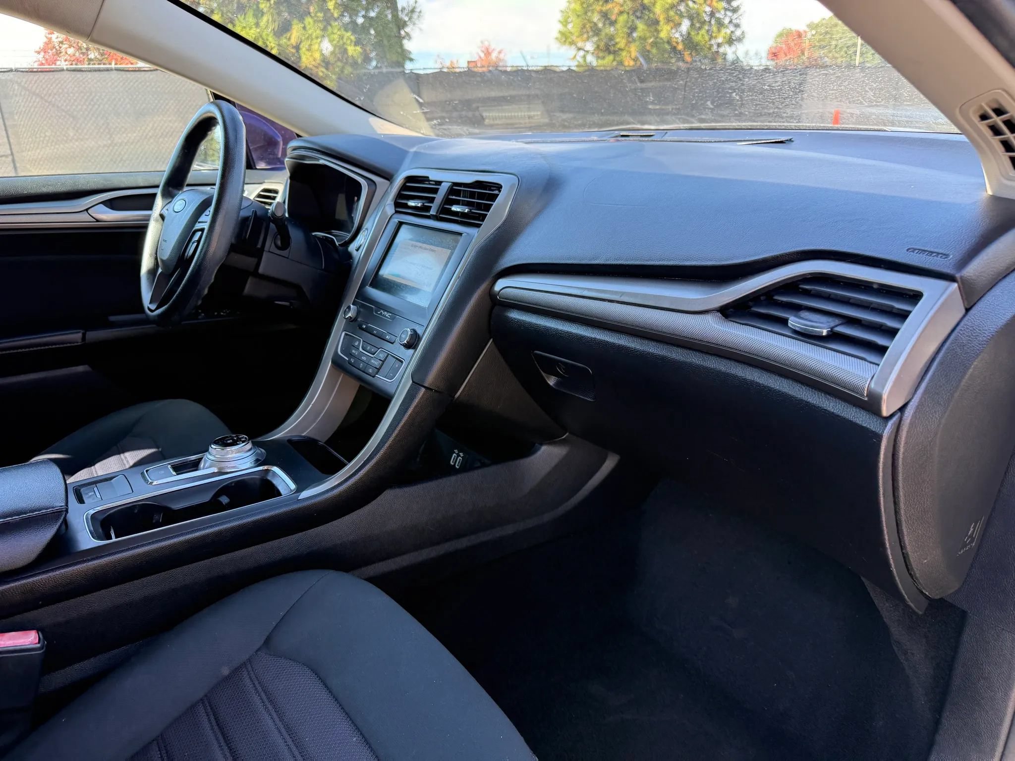 Used 2019 Ford Fusion SE FWD image 19