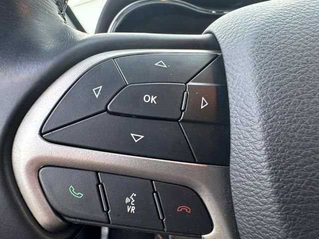 Used 2021 Jeep Grand Cherokee Laredo RWD image 7