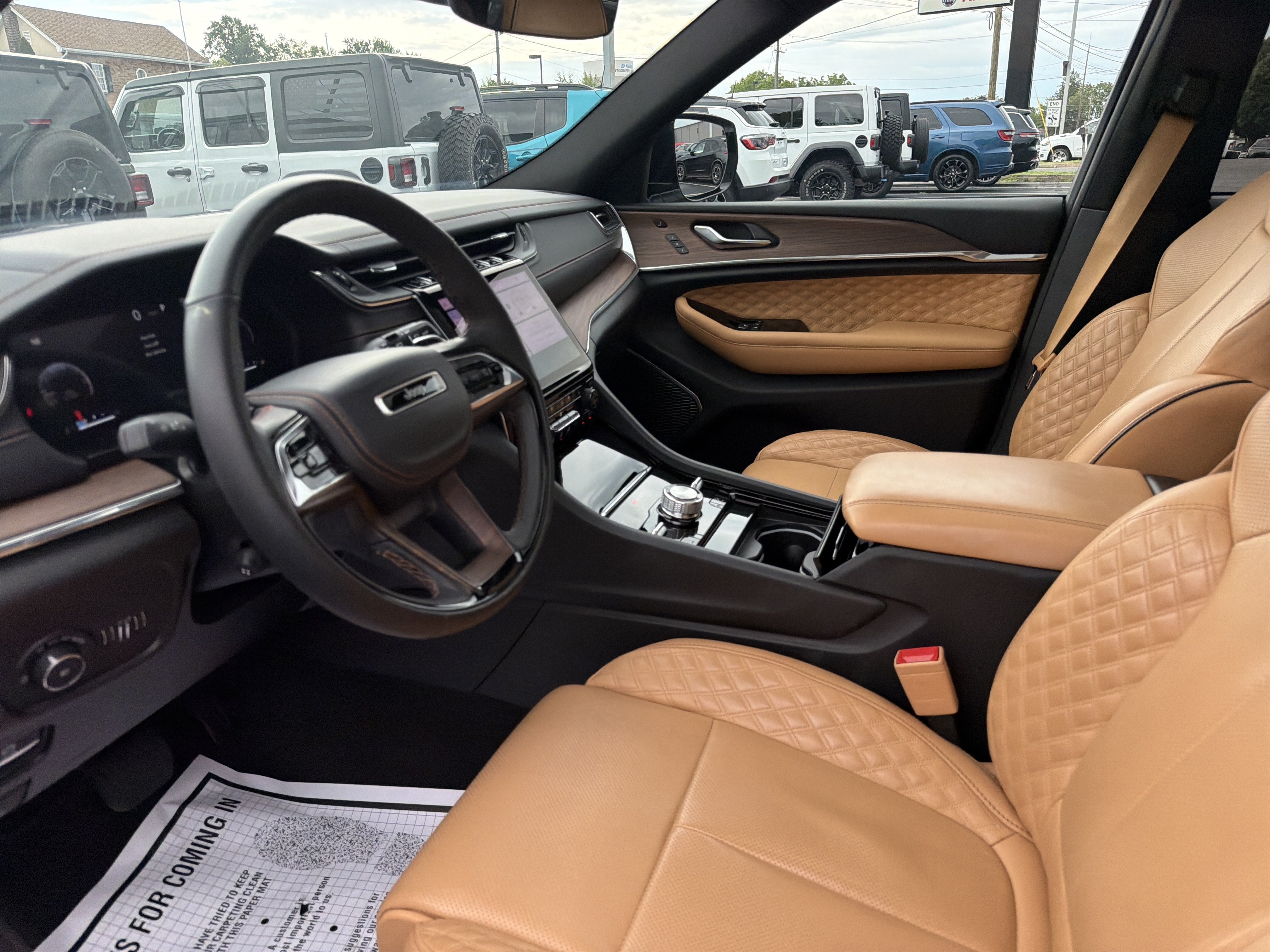 Certified 2025 Jeep Grand Cherokee Summit w/ Luxury Tech Group V AWD/4WD image 18