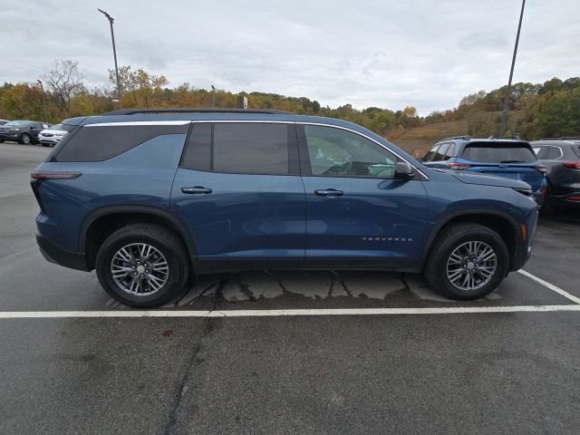 Used 2025 Chevrolet Traverse LT image 6