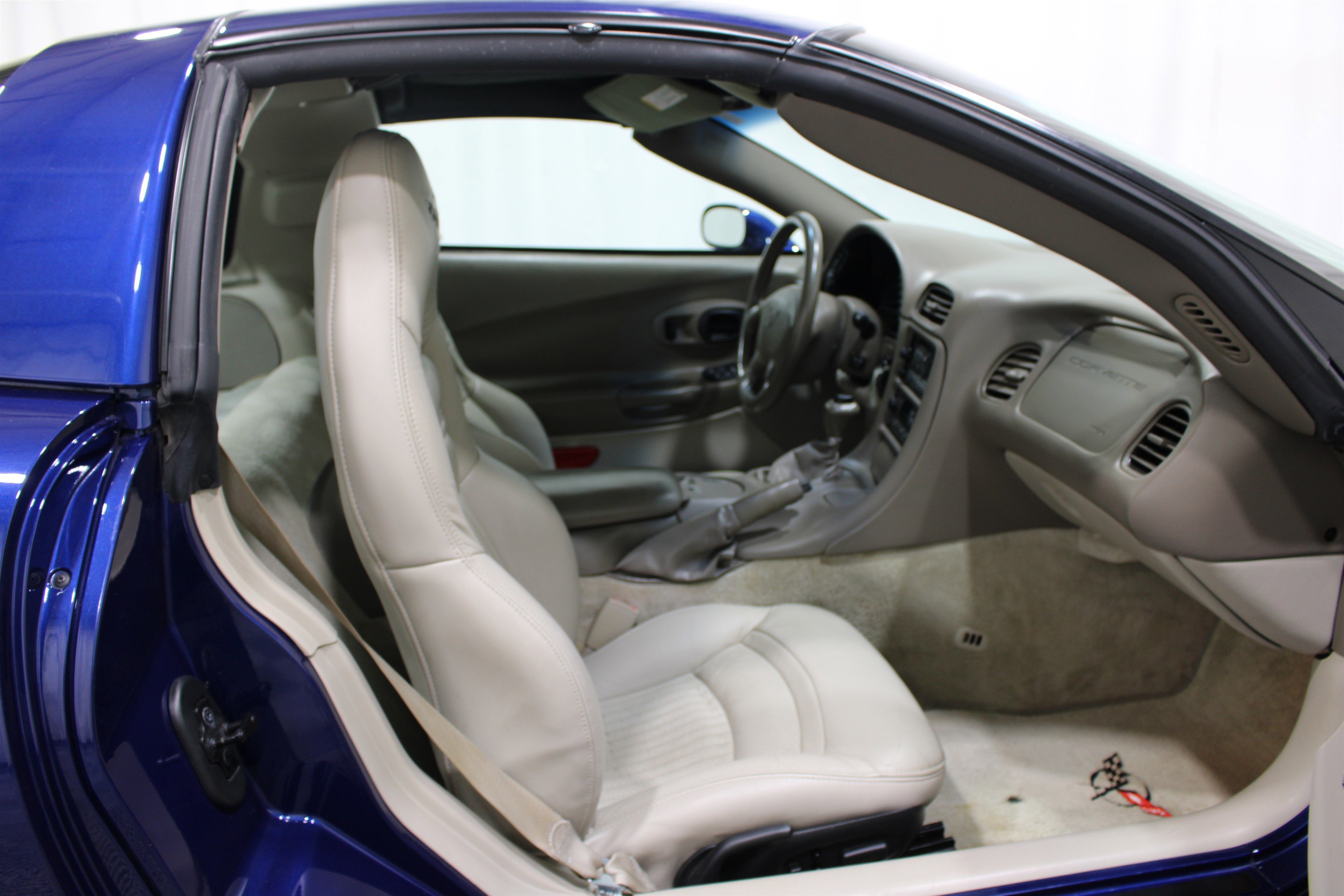 Used 2004 Chevrolet Corvette Coupe w/ Preferred Equipment Group RWD image 14