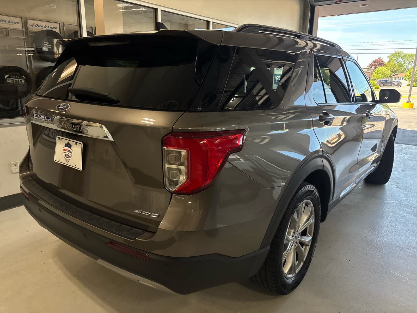 Used 2021 Ford Explorer XLT w/ Equipment Group 202A AWD/4WD image 8