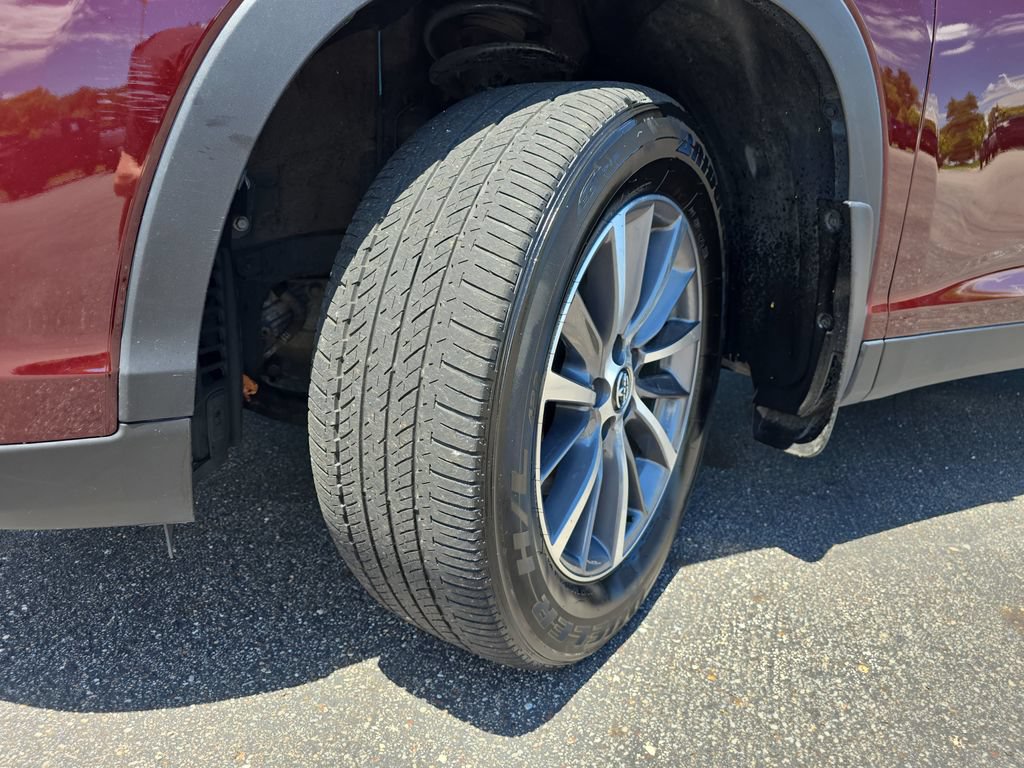 Certified 2019 Toyota Highlander XLE AWD/4WD image 36