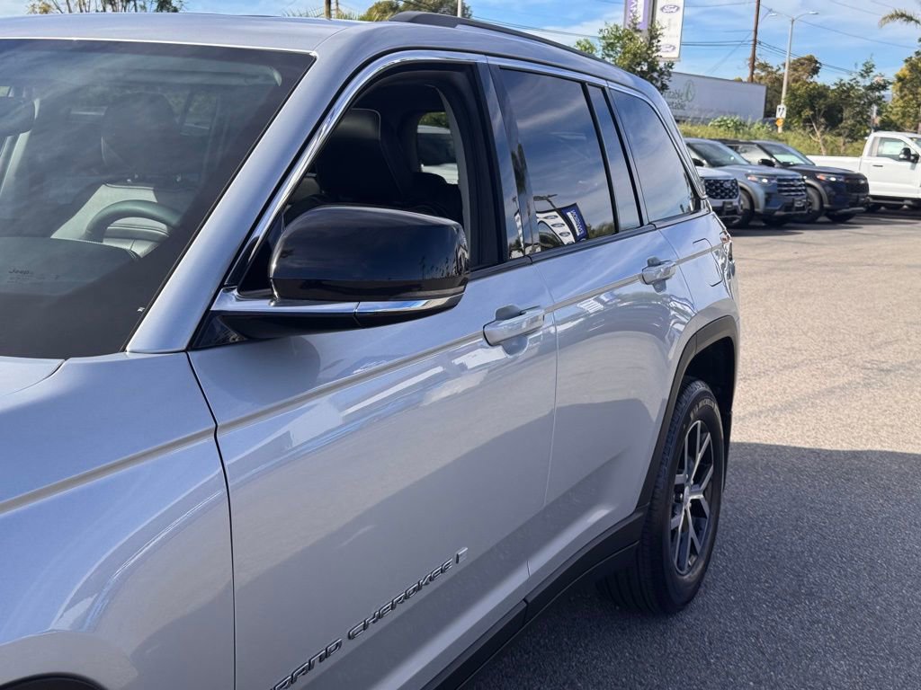 Used 2023 Jeep Grand Cherokee Limited w/ MOPAR Finishing Package image 9