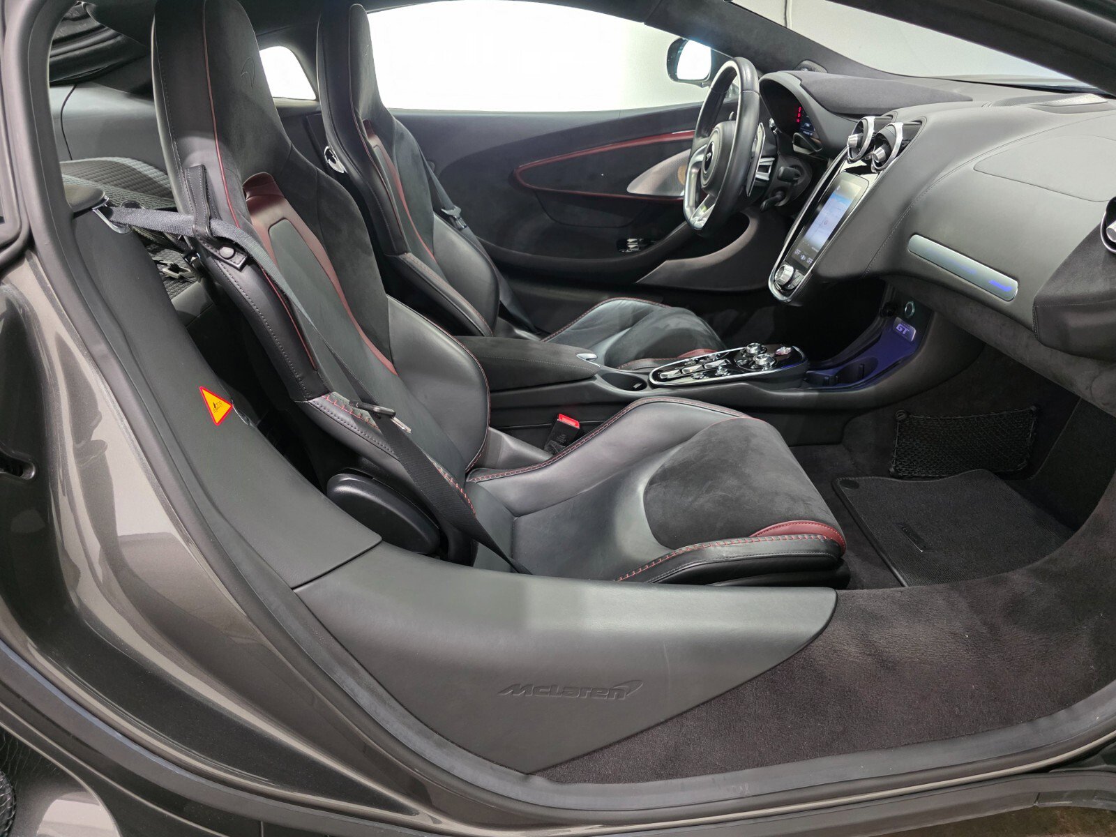 Used 2022 McLaren GT image 17