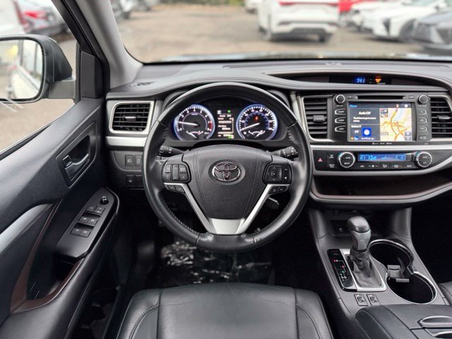 Used 2017 Toyota Highlander XLE AWD/4WD image 22