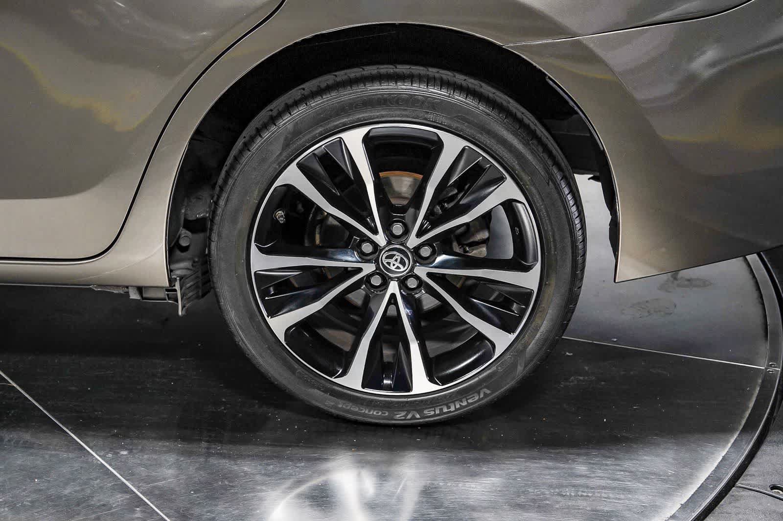 Certified 2018 Toyota Corolla SE FWD image 11