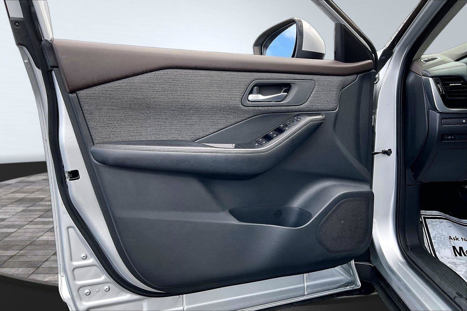 Certified 2021 Nissan Rogue SV FWD image 23
