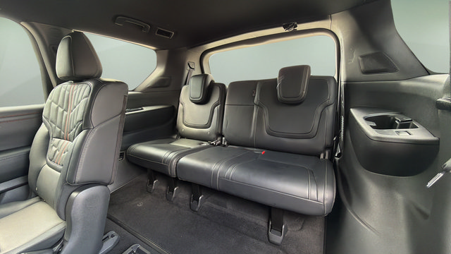 Used 2025 Nissan Armada PRO-4X AWD/4WD image 12