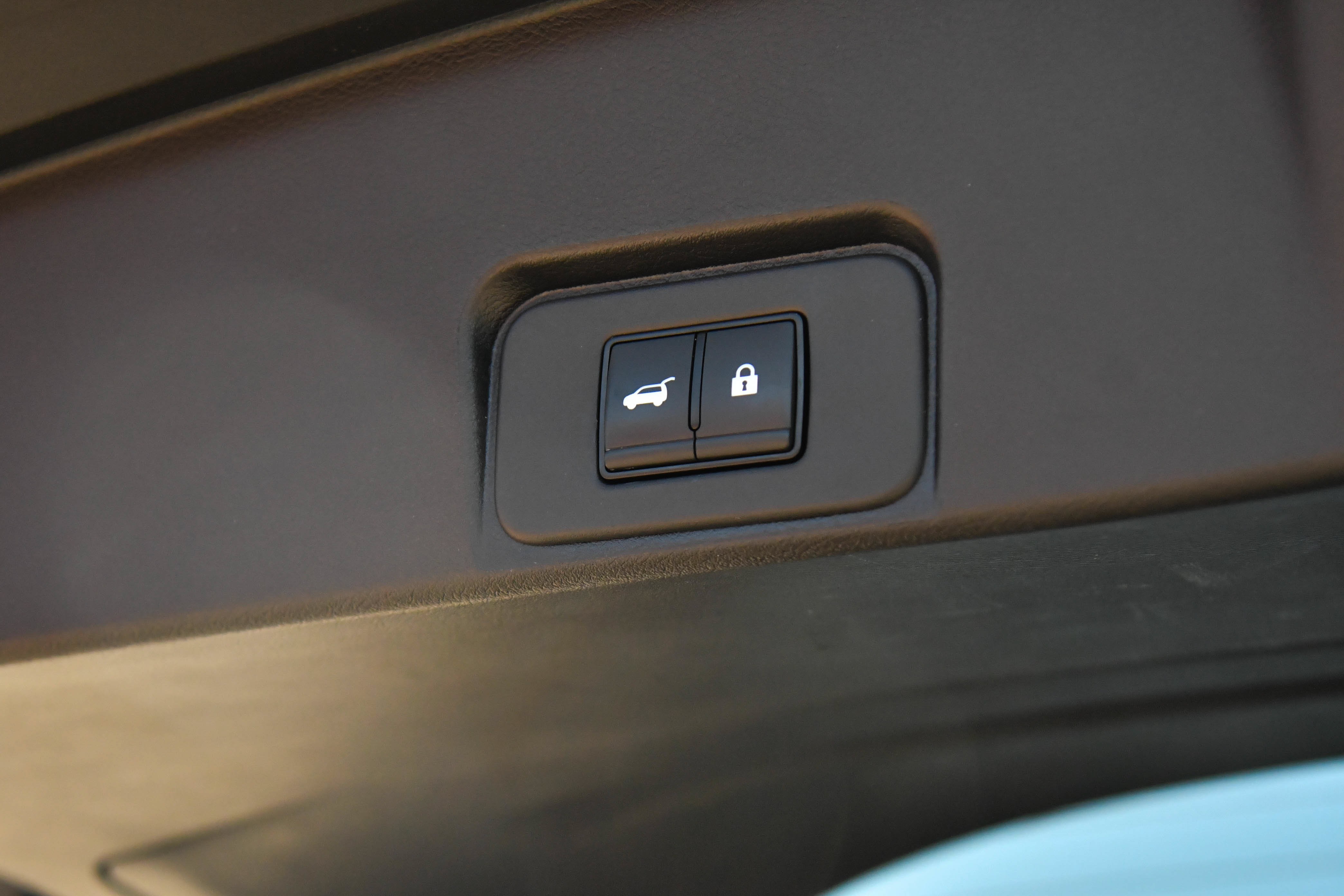 Used 2025 Nissan Rogue SV FWD image 40