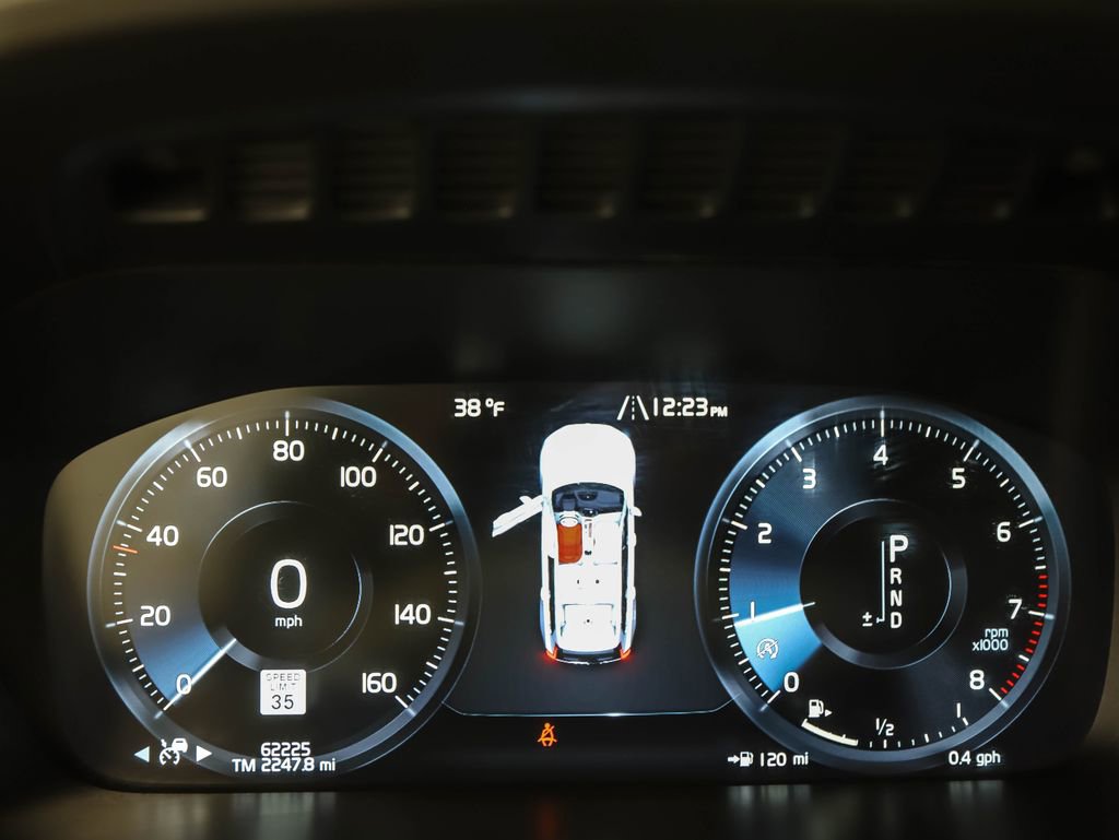 Used 2019 Volvo XC90 T6 Momentum w/ Advanced Package image 14