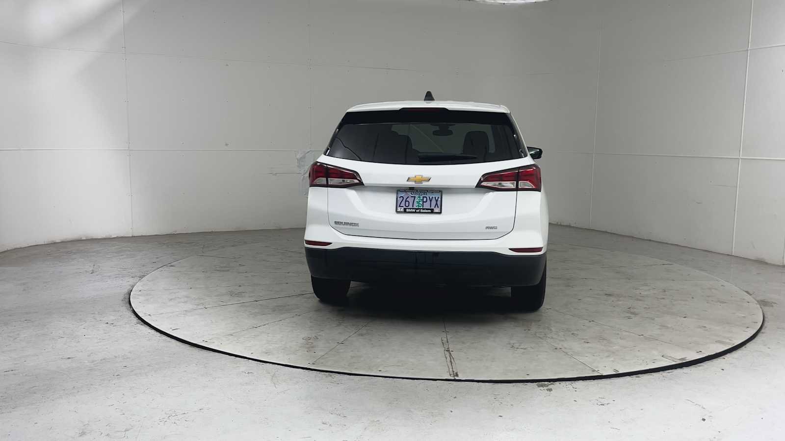 Used 2024 Chevrolet Equinox LS w/ LS Convenience Package AWD/4WD image 2
