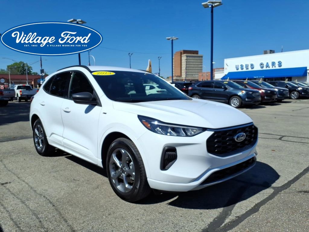 Used 2023 Ford Escape ST-Line w/ Tech Pack #1 AWD/4WD image 4