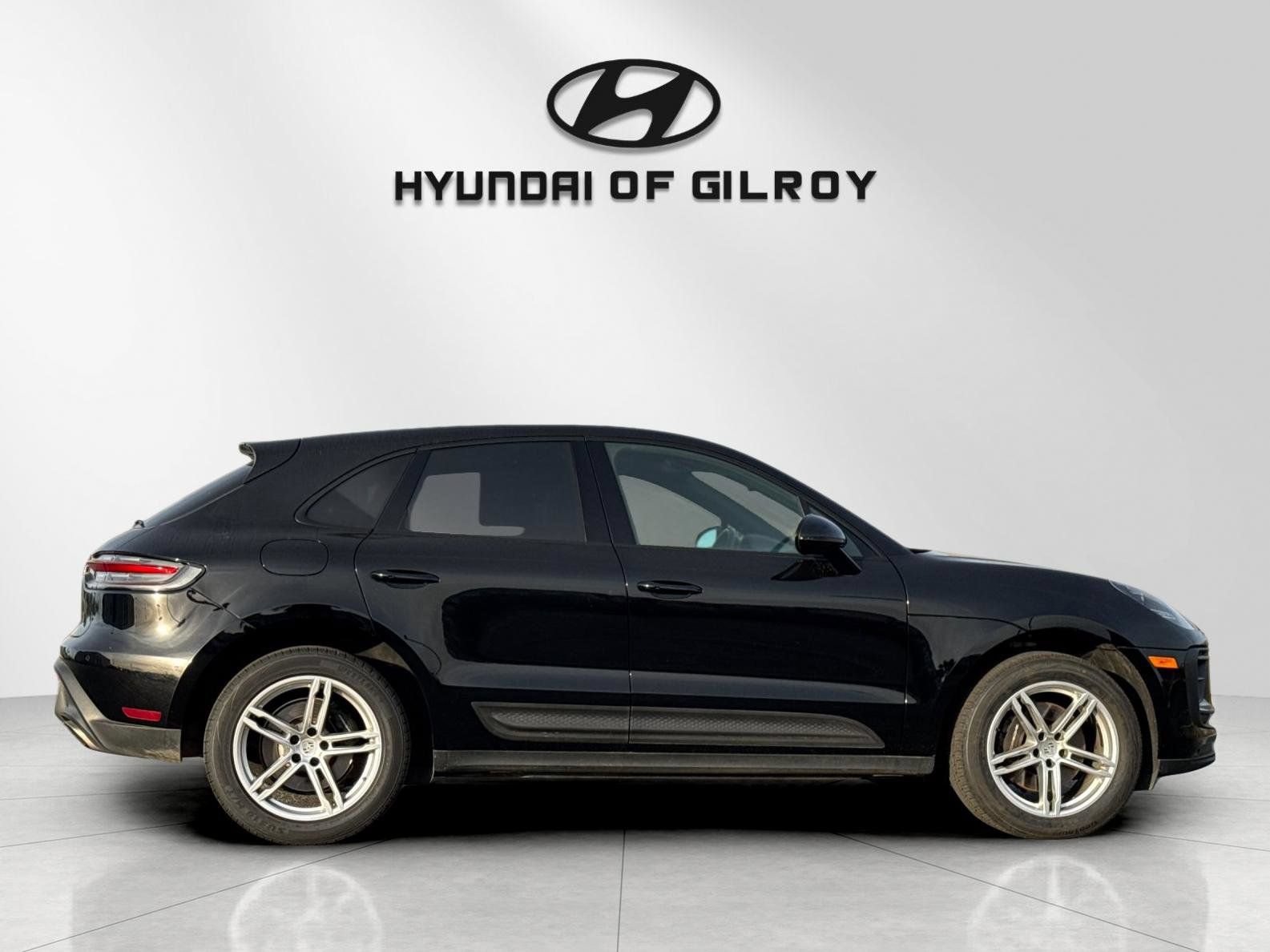 Used 2024 Porsche Macan AWD/4WD image 6