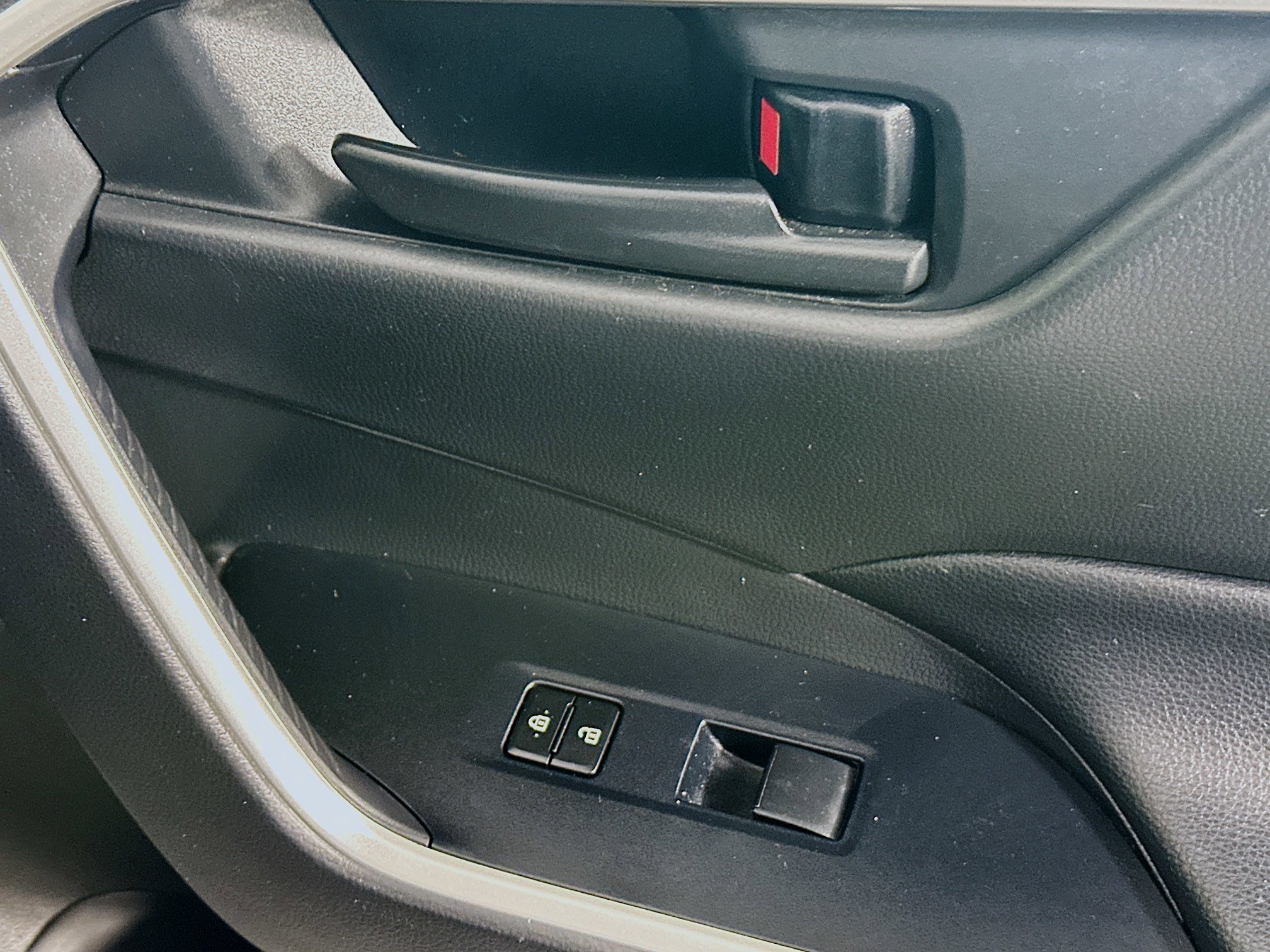 Used 2021 Toyota RAV4 LE FWD image 28