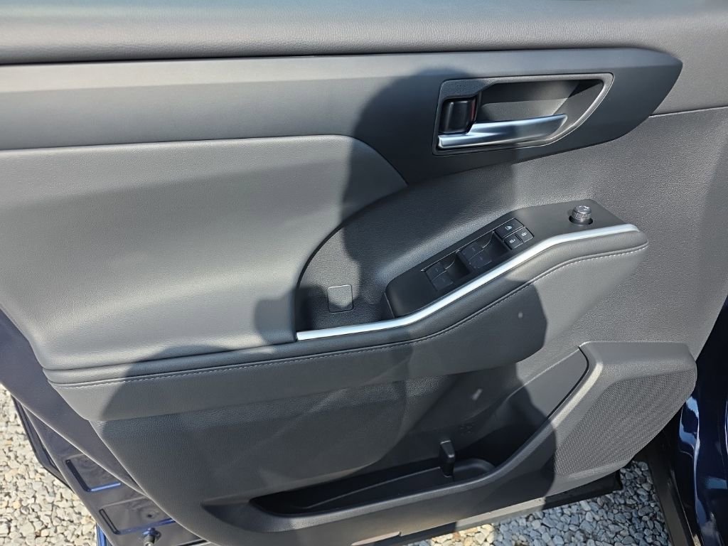 Certified 2026 Toyota Highlander XLE image 13