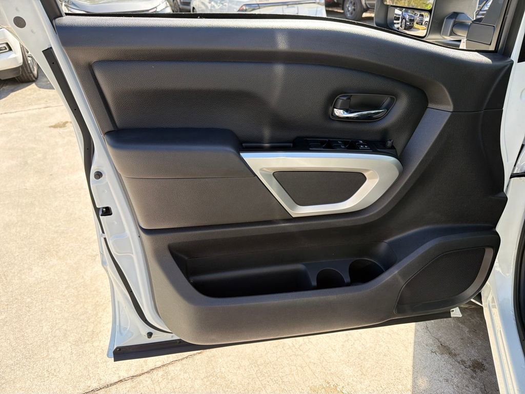Used 2024 Nissan Titan SV w/ SV Convenience Package image 17