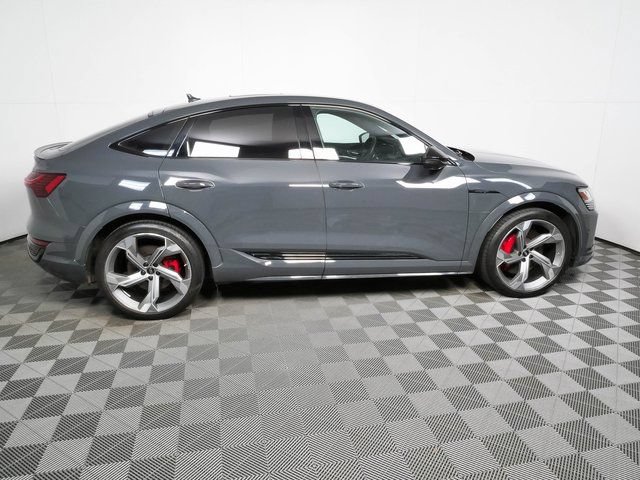 Used 2024 Audi SQ8 e-tron Premium Plus w/ Black Optic Package AWD/4WD image 2