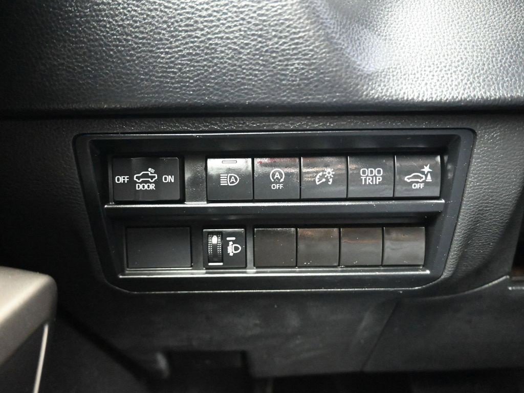 Used 2022 Toyota Tundra SR5 w/ SR5 Convenience Package image 33