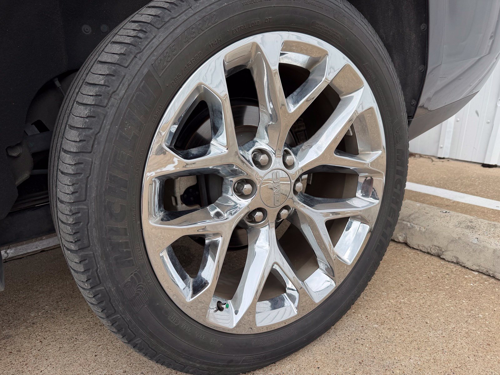 Used 2018 GMC Yukon Denali w/ Open Road Package RWD image 50