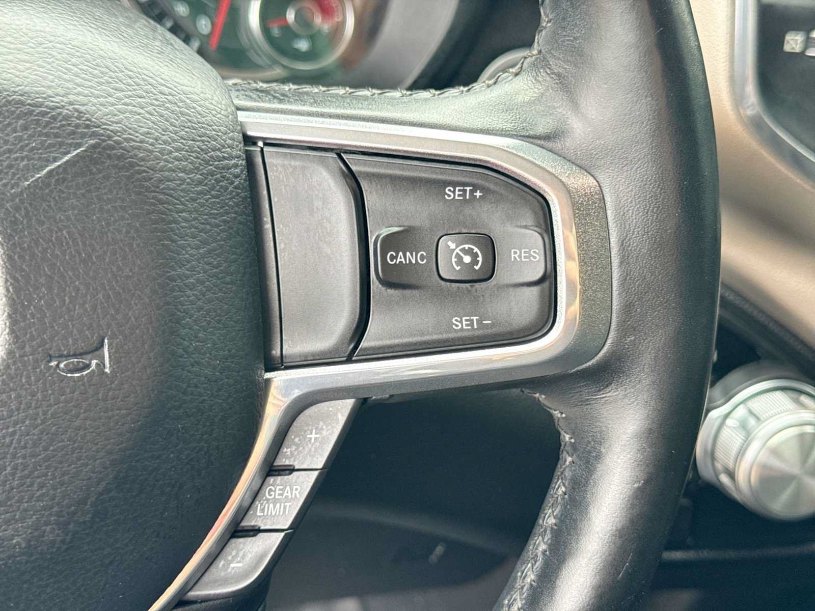 Used 2019 RAM 1500 Laramie AWD/4WD image 23