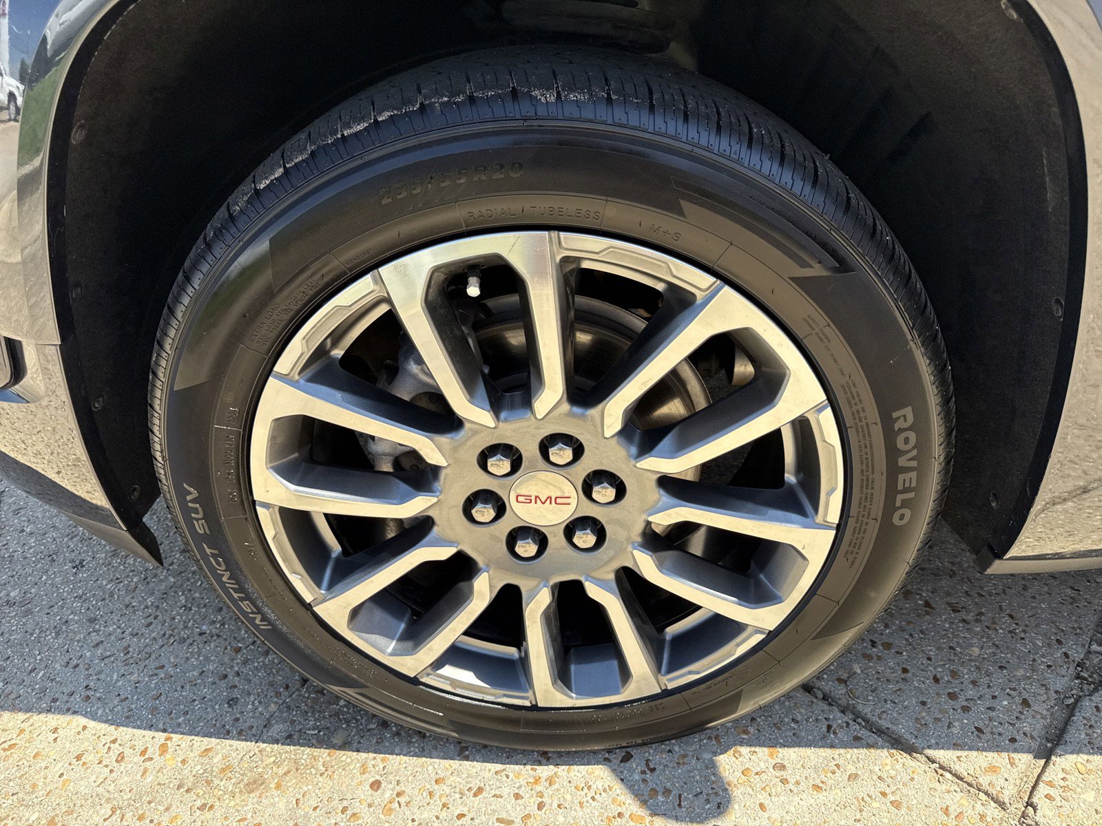 Used 2022 GMC Acadia Denali w/ Denali Technology Package image 10